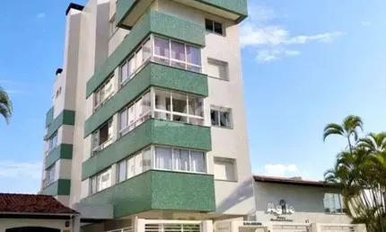 Apartamento 2 dormitórios com 2 vagas no centro em torres rs