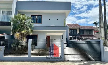 Casa com 3 quartos à venda na Rua Fritz W H Sopp, 20, Petrópolis, Joinville