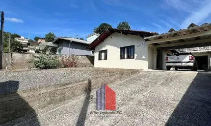 Casa com 3 quartos à venda na Rua Belmiro Marinho da Costa, 340, Nova Brasília, Joinville