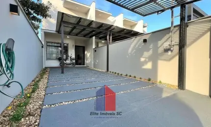 Casa com 3 quartos à venda na Rua São Leopoldo, 545, Boa Vista, Joinville