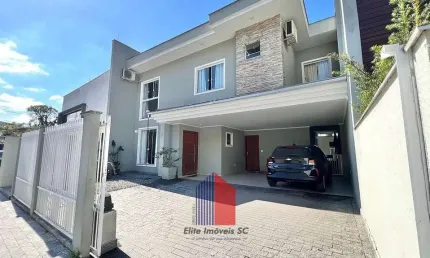 Casa com 4 quartos à venda na Rua Alfredo Dietrich, 23, América, Joinville