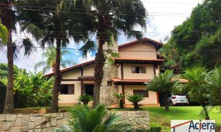 Granja Viana II - Ótima casa com 04 dormes(02 suítes) e área gourmet!
