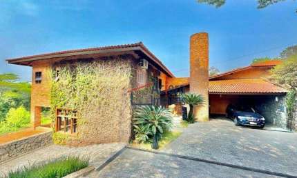 CONDOMÍNIO FOREST HILLS - CASA IMPECÁVEL COM 5 DORMS ( 3 SUÍTES ) - MOBILIADA E EQUIPADA , INCLUSIVE ROUPA DE CAMA, TALHERES E MUITO MAIS.