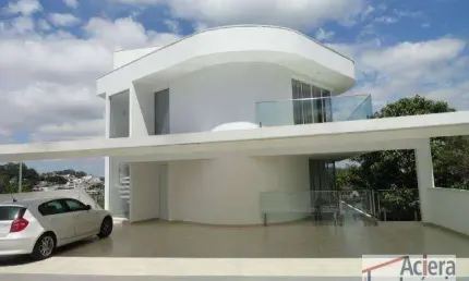 Granja  Viana - Projeto moderno, buscando valorizar a luz natural e com uma vista deslumbrante ao lado de uma área de preservação