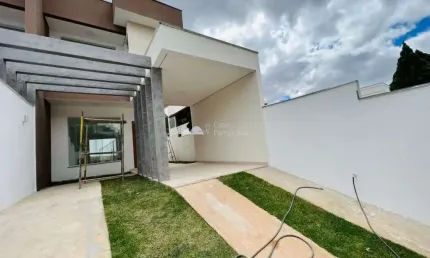 Casa com 3 quartos à venda em Nazia, Vespasiano  por R$ 720.000