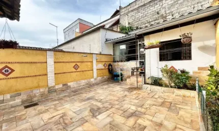 Casa com 4 quartos à venda em Paquetá, Belo Horizonte  por R$ 990.000