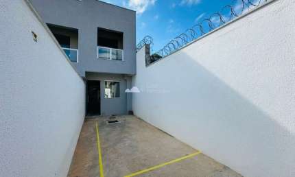 Casa com 2 quartos à venda em Floramar, Belo Horizonte  por R$ 495.000