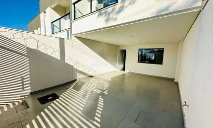 Casa com 3 quartos à venda em Floramar, Belo Horizonte  por R$ 695.000