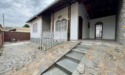 Casa com 3 quartos à venda na Europa, Belo Horizonte  por R$ 650.000