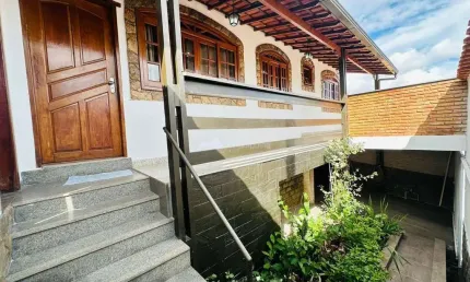 Casa com 3 quartos à venda na Santa Mônica, Belo Horizonte  por R$ 645.000