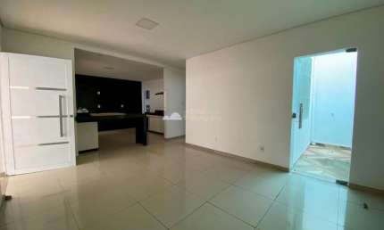 Casa com 4 quartos à venda no Rio Branco, Belo Horizonte  por R$ 790.000