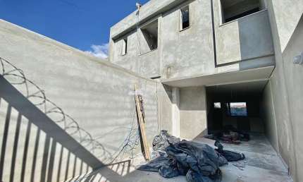 Casa com 2 quartos à venda em Piratininga (Venda Nova), Belo Horizonte  por R$ 448.000