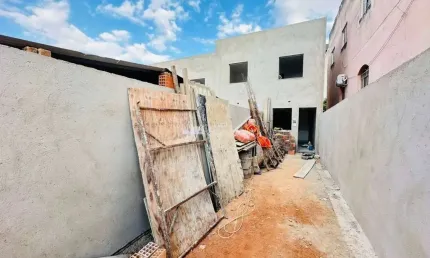 Casa com 2 quartos à venda no Jardim Leblon, Belo Horizonte  por R$ 449.000