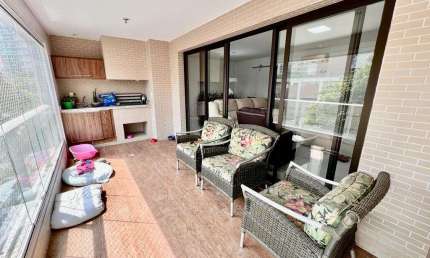 Apartamento à venda de alto padrão no Gonzaga, Santos-SP: 3 quartos, 3 suites, 2 salas, 4 banheiros, 2 vagas de garagem, 246m².