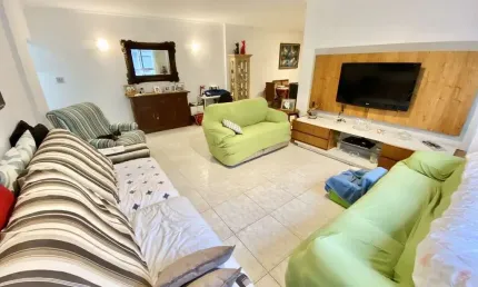 Apartamento de Luxo à Venda em Santos-SP, na Ponta da Praia, com 3 quartos, 1 suíte, 1 sala, 3 banheiros e 1 vaga de garagem - 154,00 m².