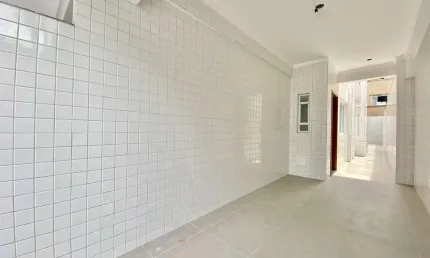 Casa à venda em Santos-SP: 3 quartos, 1 suíte, 1 sala, 2 banheiros, 2 vagas, 98m² - Bairro Campo Grande. Aproveite!
