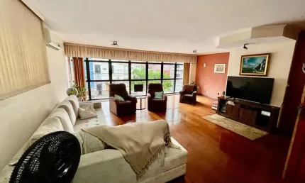 Apartamento à venda em Santos-SP, no Gonzaga: 4 quartos, 2 suítes, 1 sala, 4 banheiros, 3 vagas de garagem, 175 m² de área. Venha conferir!