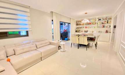 Apartamento à venda na Ponta da Praia em Santos-SP: 3 quartos, 1 suíte, 1 sala, 3 banheiros, 2 vagas de garagem, 111m² de área. ¡Confira!