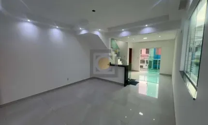 Casa sobreposta com 3 suítes no Campo Grande, Santos/SP - Conforto e praticidade garantidos! Agende sua visita agora!