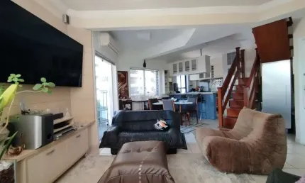 Apartamento de luxo à venda na ponta da praia em santos-sp: 1 quarto, 1 suíte, 2 salas, 1 banheiro, 1 vaga de garagem e 86m².