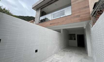 Casa à venda em Santos-SP, Vila Belmiro: 3 quartos, 1 suíte, 1 sala, 2 banheiros, 2 vagas de garagem, 99,00 m² de área.
