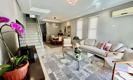 Imperdível casa de luxo à venda em Santos-SP, no Boqueirão, com 4 quartos, 4 suítes e 268m² de área!