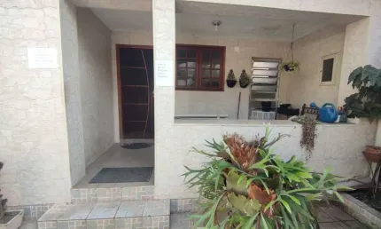 Casa à Venda em Santos-SP, Bairro Aparecida: 3 Quartos, 2 Banheiros, 2 Vagas de Garagem - Oportunidade Imperdível!
