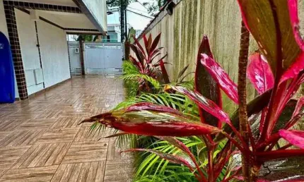 Imperdível Casa de 3 Quartos no Macuco, Santos-SP: 112m², Área Gourmet, Suíte, Vaga de Garagem! Agende sua Visita!