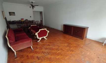 OPORTUNIDADE: Apartamento à venda no Gonzaga - Santos/SP! 3 quartos, 1 sala, 2 banheiros, 1 vaga, 189m². Conforto e praticidade em localização privilegiada.