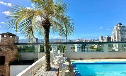 Cobertura de alto padrão à venda em Santos-SP, na Ponta da Praia