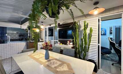 Apartamento à venda na Ponta da Praia, Santos-SP: 2 quartos, 1 suíte, 2 banheiros, 2 vagas de garagem e 139m² de área.