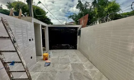 Casa Duplex à Venda na Vila Belmiro, Santos/SP: 2 Quartos, 2 Suítes, 1 Vaga de Garagem - Imperdível!