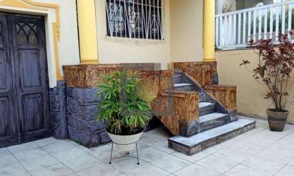 Casa Comercial para Venda na Vila Mathias em Santos-SP: 3 Quartos, 1 Sala, 3 Banheiros, 2 Vagas - Oportunidade Única!