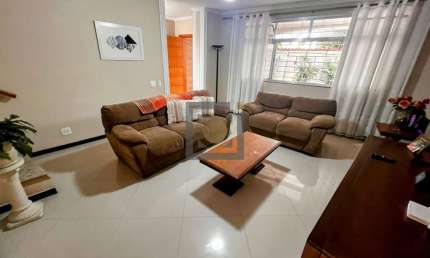 CASA ISOLADA A VENDA NA APARECIDA COM 156M² ÚTEIS, 3 QUARTOS SENDO 2 SUÍTES, QUINTAL, 3 VAGAS DE GARAGEM