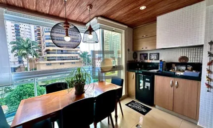 Apartamento de Luxo no Embaré: 3 Suítes, 2 Salas, 5 Banheiros e 3 Vagas de Garagem - Santos/SP