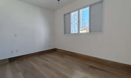 Casa em Condomínio à Venda em Santos-SP no Gonzaga: 3 Quartos, 2 Suítes, 1 Sala, 1 Vaga de Garagem, 162m² de Área