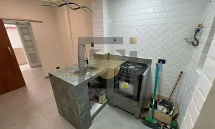 Apartamento à venda em Santos-SP, 40 metros da praia no Canal 1