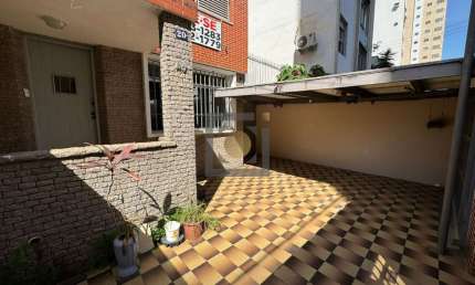 Oportunidade única: Casa à venda em Santos-SP, bairro Embaré, 2 quartos, 1 sala, 2 banheiros, 2 vagas, 104m² de área.