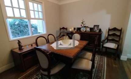 Casa à Venda: Charme e Conforto na Vila Mathias Santos - 3 Quartos, Espaço Amplo 225m² e Quintal Paradisíaco!