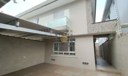 Casa à venda em Santos-SP, Campo Grande: 3 quartos, 3 suítes, sala ampla, cozinha planejada, 5 banheiros e 2 vagas de garagem. Aproveite!