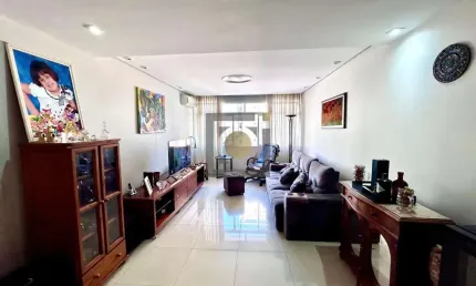 Apartamento à venda no Gonzaga, Santos-SP: 3 quartos, 1 suíte, 1 sala, 3 banheiros, 2 vagas e 126m² de área. Aproveite!