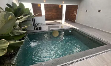 Imperdível: Casa à venda em Santos-SP, no Embaré, 3 quartos, 3 suítes, 3 salas, 5 banheiros, 200m². Venha conferir!