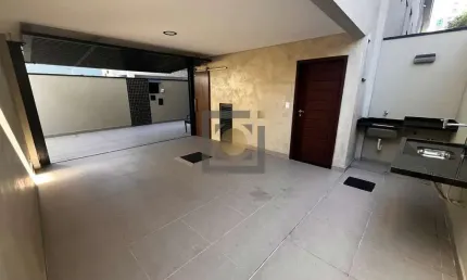 Casa à venda: 2 quartos, 2 suítes, 2 salas, 4 banheiros, 1 vaga, 98m² na Ponta da Praia, Santos-SP!