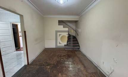 Imperdível! Casa à venda em Santos-SP, bairro Macuco, 2 quartos, 1 banheiro, 98,00 m² de área.
