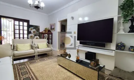 Imperdível: Casa à venda em Santos-SP na Vila Belmiro, com 3 quartos, 1 suíte, 3 salas, 4 banheiros, 1 vaga de garagem e 350m².