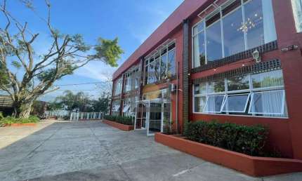 Imperdível ponto comercial à venda em São Vicente-SP, no bairro Ilha Porchat: 2 salas, 5 banheiros, 3 vagas, 900m².
