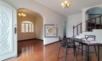 Casa de Luxo à Venda em Santos-SP, Bairro Embaré: 4 Quartos, 1 Suíte, 3 Salas, 4 Banheiros, 2 Vagas, 230m²