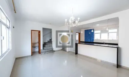 Casa à venda em santos-sp, boqueirão. 3 quartos, 1 suíte, 2 salas, 3 banheiros, 2 vagas, 138m². confira já!