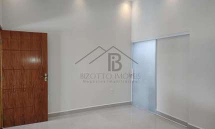 Casa a venda Próximo ao Hospital Dia! 3 dorm com 1 suíte - Cozinha com armarios planejados e completa - 2 vagas cobertas e churrasqueira.