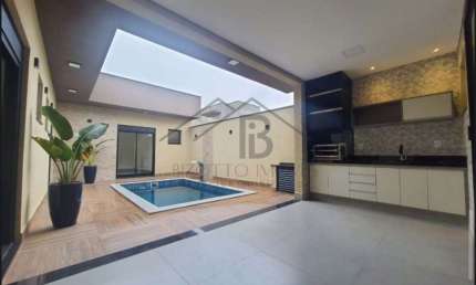 Casa a Venda no Cond. Park Gran Reserve - 3 suítes sendo a master com closet planejado. Cozinha completa e piscina privativa.